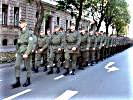 Letzter Ausmarsch der jungen Soldaten.