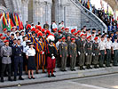 Buntes Treiben: In der Pilgerstadt Lourdes sind alle Arten von Uniformen zu sehen.