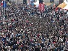 Die Menschen stürmten den Wiener Heldenplatz...