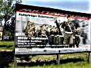 Die Militärmusik OÖ auf den Plakatwänden.