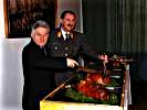 	Landeshauptmann Dr. Josef Pühringer und Generalmajor Kurt Raffetseder eröffnen das Buffet