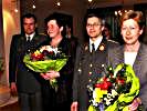 Blumen für die Damen (v.l.n.r. Hauptmann Gerhard Oberreiter, Abgeordnete zum Nationalrat Notburga Schiefermayr, Oberst Ing. Mag. Günther Rozenits und Landtagspräsidentin Angela Orthner)