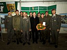 Gruppenbild der geehrten HSZ Athletinnen und Athleten mit den Kommandanten