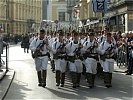 Heimspiel: Tiroler Soldaten marschieren durch ihre Landeshauptstadt.