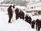 ...und ihre Lawineneinsatzzüge unterstützen den Lawinenwarndienst Tirol.