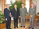 V.l.: Die Sektionschefs Herbert Schlifelner und Rainer Holenia, Militärsuperintendent Oskar Sakrausky und Brigadier Peter Klocko, der Präsident der Arbeitsgemeinschaft Evangelischer Soldaten.