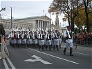 ... und Soldaten in Winter-Alpinausrüstung.