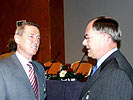 General Schittenhelm mit dem Direktor des PfP-Consortiums Bruce McLane.