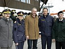 Bürgermeister Matthias Krenn (m.) begrüßt Brigadier Helmut Meerkatz, Polizeioberst Edith Schlintl, Fritz Strobl, Organisationschef Oberstleutnant Peter Bevc (v.l.).