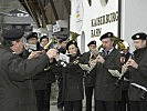 Die Musik der Justizanstalt Graz Karlau gibt bei der Kaiserburg ein Platzkonzert.