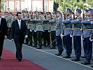 Minister Darabos beim offiziellen Empfang in der Slowakei.