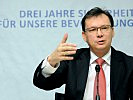 Verteidigungsminister Darabos, drei Jahre im Amt, zieht eine positive Bilanz seiner bisherigen Amtszeit.