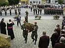 Zahlreiche örtliche Vereine wirken an der Totenehrung mit.