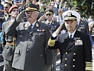 General Entacher und Admiral Stavridis (v.l.) beim Empfang am Wiener Heldenplatz.