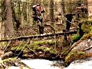 Für viele wurde der Seilsteg über einen Wildbach zur Mutprobe.