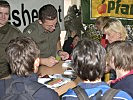 Ein Bundesheer-Info-Stand gab den Schüler Auskunft über Sportmöglichkeiten beim Bundesheer.