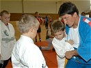 Und während sich die Jugendlichen bei Spiel und Sport vergnügten, wie hier beim Judo ...