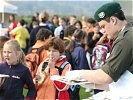 ... die anschließend an die hungrigen Jung-Sportler verteilt wurden.