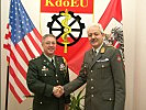 Generalmajor Bair (r.) empfing Oberst Soto im Kommando Einsatzunterstützung.