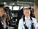 Hans Narrenhofer von der ÖBB-Holding im "Black Hawk" des Bundesheeres.