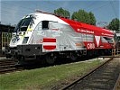 ... wie die neue 'Taurus'-Lok der ÖBB im Bundesheer-Design.