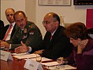 V.l.: Direktor Nasser (UN Information Service), Generalmajor Pucher, Professor Thakur und Nasra Hassan von der Vereinigung Österreichischer Peacekeeper.