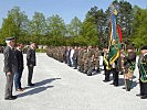 Brigadier Berktold, Hubert Palfinger, Generalmajor Heidecker beim Abschreiten der Front.