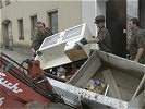 Aufräumarbeiten durch Soldaten in Weikertschlag