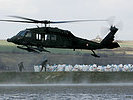 Ein Hubschrauber im Hochwassereinsatz.