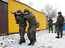 Training des taktischen Vorgehens im urbanen Umfeld. (Bild öffnet sich in einem neuen Fenster)