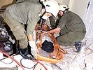 ...helfen Soldaten des Bundesheeres. (Bild öffnet sich in einem neuen Fenster)