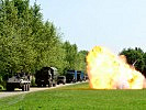 Während der Fahrt detoniert eine Straßenbombe. (Bild öffnet sich in einem neuen Fenster)