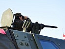 Während der Fahrt beobachten die Soldaten pausenlos ihre Umgebung. (Bild öffnet sich in einem neuen Fenster)