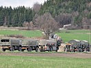 Mit bis zu 80 schweren Lkw rollten die Konvois durch schwieriges Gelände. (Bild öffnet sich in einem neuen Fenster)