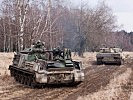 Als besondere Übungseinlage eilt ein Bergepanzer M-88... (Bild öffnet sich in einem neuen Fenster)