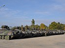 Auch die "Marder" der deutschen Bundeswehr sind bereits eingetroffen. (Bild öffnet sich in einem neuen Fenster)