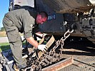 Der Panzer wird verzurrt, gesichert... (Bild öffnet sich in einem neuen Fenster)
