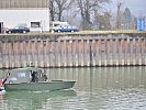 Auch auf der Donau werden Soldaten eingesetzt. (Bild öffnet sich in einem neuen Fenster)