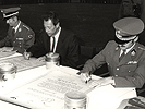 Unterzeichnung der Partnerschaft mit der Stadt Krems 1983.