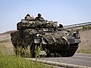 Ein "Ulan"-Schützenpanzer unterwegs ins Übungsgebiet. (Bild öffnet sich in einem neuen Fenster)