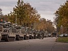 Vollzählig und marschbereit: Die Schützenpanzer sind aufgestellt. (Bild öffnet sich in einem neuen Fenster)