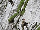 Immer wieder müssen sich die Soldaten im Fels bewähren. (Bild öffnet sich in einem neuen Fenster)
