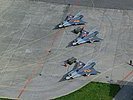 Draken am Flugplatz. (Bild öffnet sich in einem neuen Fenster)