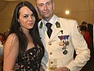 Hauptmann Peter Krottmair genoss mit Freundin Sarah Semlitsch den Abend. (Bild öffnet sich in einem neuen Fenster)