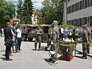 Die Besucher informieren sich über die Leistungen der ABC-Truppe. (Bild öffnet sich in einem neuen Fenster)
