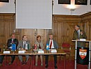 Abschlussdiskussion der zivilen Experten mit Uni-Moderator Rauch, r. (Bild öffnet sich in einem neuen Fenster)