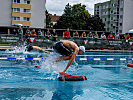 Beim Hindernisschwimmen sind vier Hindernisse zu bewältigen. (Bild öffnet sich in einem neuen Fenster)