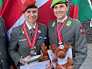 Stabswachtmeister Sylvia Steiner und Korporal Rebecca Köck, r.