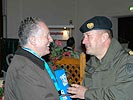 ... und überreichte Landtagspräsident Purr ein Gastgeschenk. (Bild öffnet sich in einem neuen Fenster)