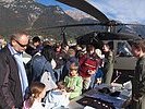 Und auch rund um den "Black Hawk" drängten sich die Besucher. (Bild öffnet sich in einem neuen Fenster)